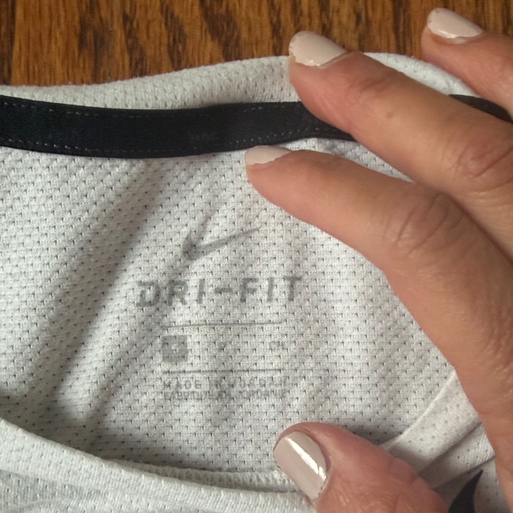 Nike Light Gray Short Sleeve Dri-FIT Tee with Black Swoosh🌿 - Picture 2 of 4